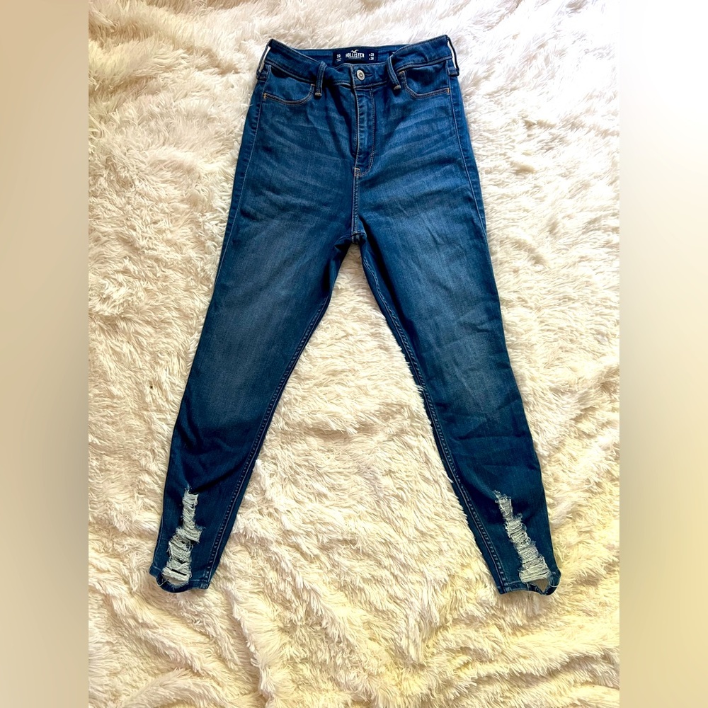 Hollister - Ultra High-Rise Distressed Crop Jean Legging - Size:9R EUC